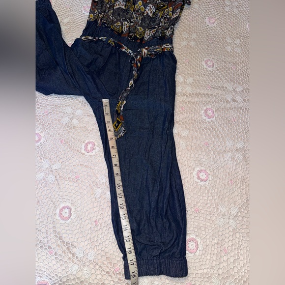 Chesley Like New Y2K Patterned Denim Capri Jumpsuit with Belt - Picture 5 of 8